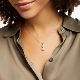 How do I Open Different Necklace Clasps? Become an Expert! — Satin Crystals