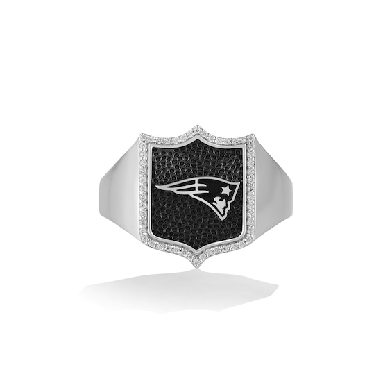 True Fans New England Patriots 1/6 CT. T.W. Diamond and Enamel Shield Ring in Sterling Silver
