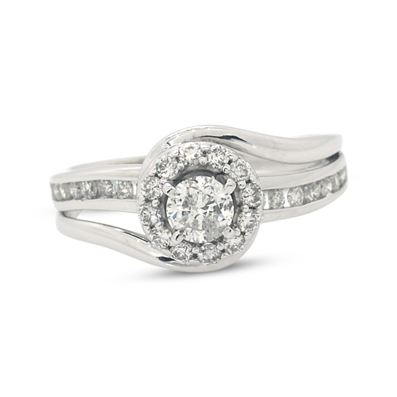 Main Image 1 of Previously Owned Diamond Engagement Ring 3/4 ct tw Round-cut 14K White Gold