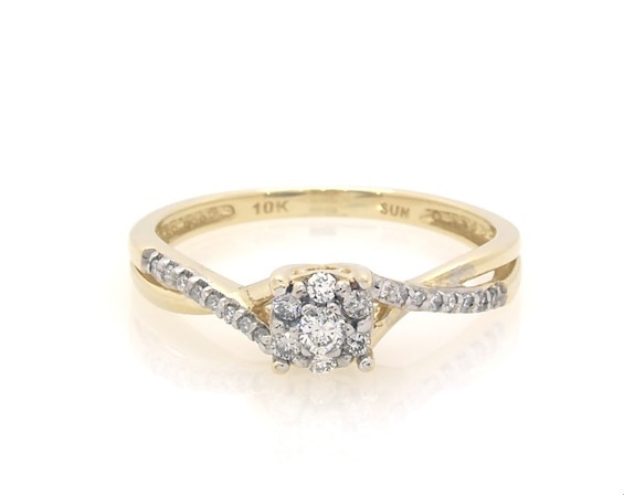 Previously Owned Diamond Ring 1/5 ct tw 10K Yellow Gold