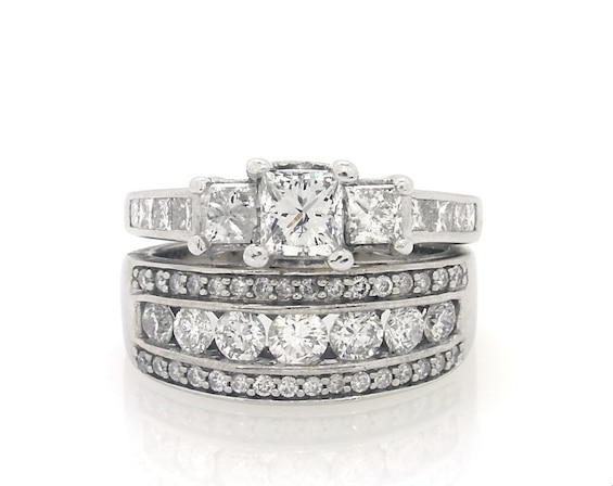 Previously Owned Princess-Cut Diamond Three-Stone Bridal Set 2-3/8 ct tw 14K White Gold Size 7.25