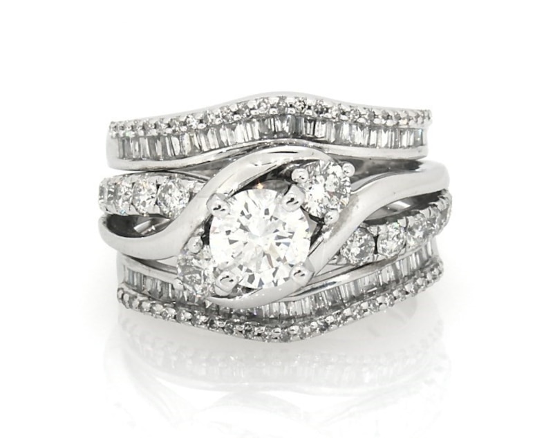 Main Image 1 of Previously Owned Round-Cut Diamond Three-Stone Bridal Set 1-1/2 ct tw 14K White Gold Size 4.5