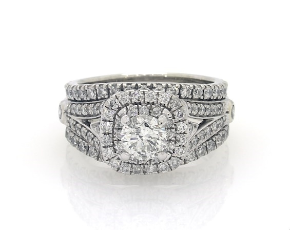 Previously Owned Round-Cut Double Cushion Frame Bridal Set 1-5/8 ct tw 14K White Gold Size 5.5