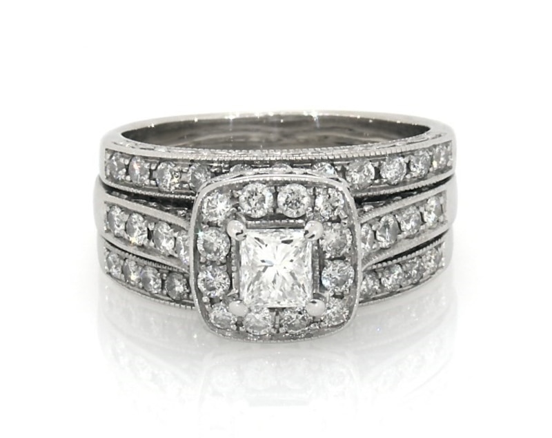 Main Image 1 of Previously Owned Princess-Cut Diamond Halo Bridal Set 1-1/2 ct tw 14K White Gold Size 7.5