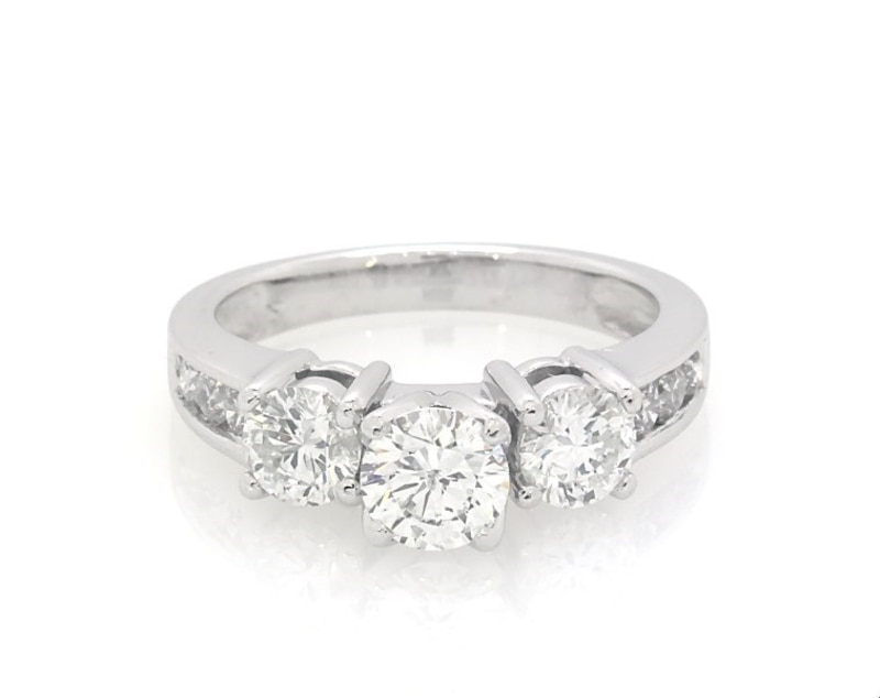 Previously Owned Round-Cut Diamond Three-Stone Engagement Ring 1-1/2 ct tw Platinum Size 7