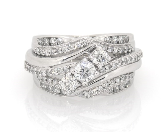 Previously Owned Round-Cut Diamond Three-Stone Bridal Set 3/4 ct tw 10K White Gold 4.25