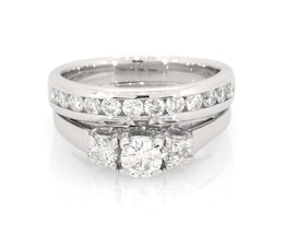 Previously Owned Round-Cut Diamond Three-Stone Bridal Set 7/8 ct tw 14K White Gold Size 6