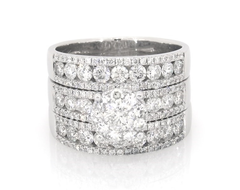 Main Image 1 of Previously Owned Round-Cut Diamond Halo Bridal Set 2-1/2 ct tw 14K White Gold Size 8.5