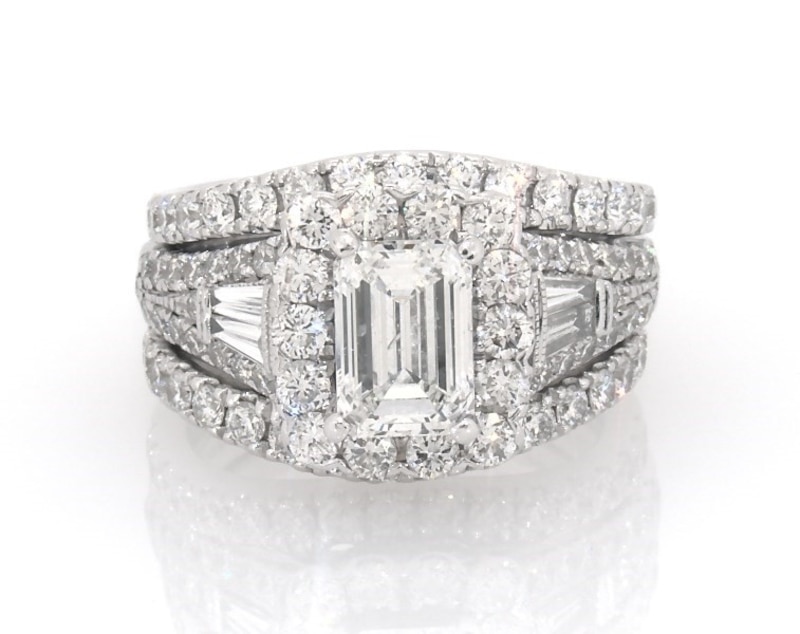 Main Image 1 of Previously Owned Neil Lane Emerald-Cut Diamond Halo Bridal Set 2-1/2 ct tw 14K White Gold Size 4.75