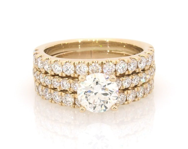 Main Image 1 of Previously Owned Round-Cut Lab-Grown Diamond Bridal Set 2-1/8 ct tw 14K Yellow Gold Size 5.25